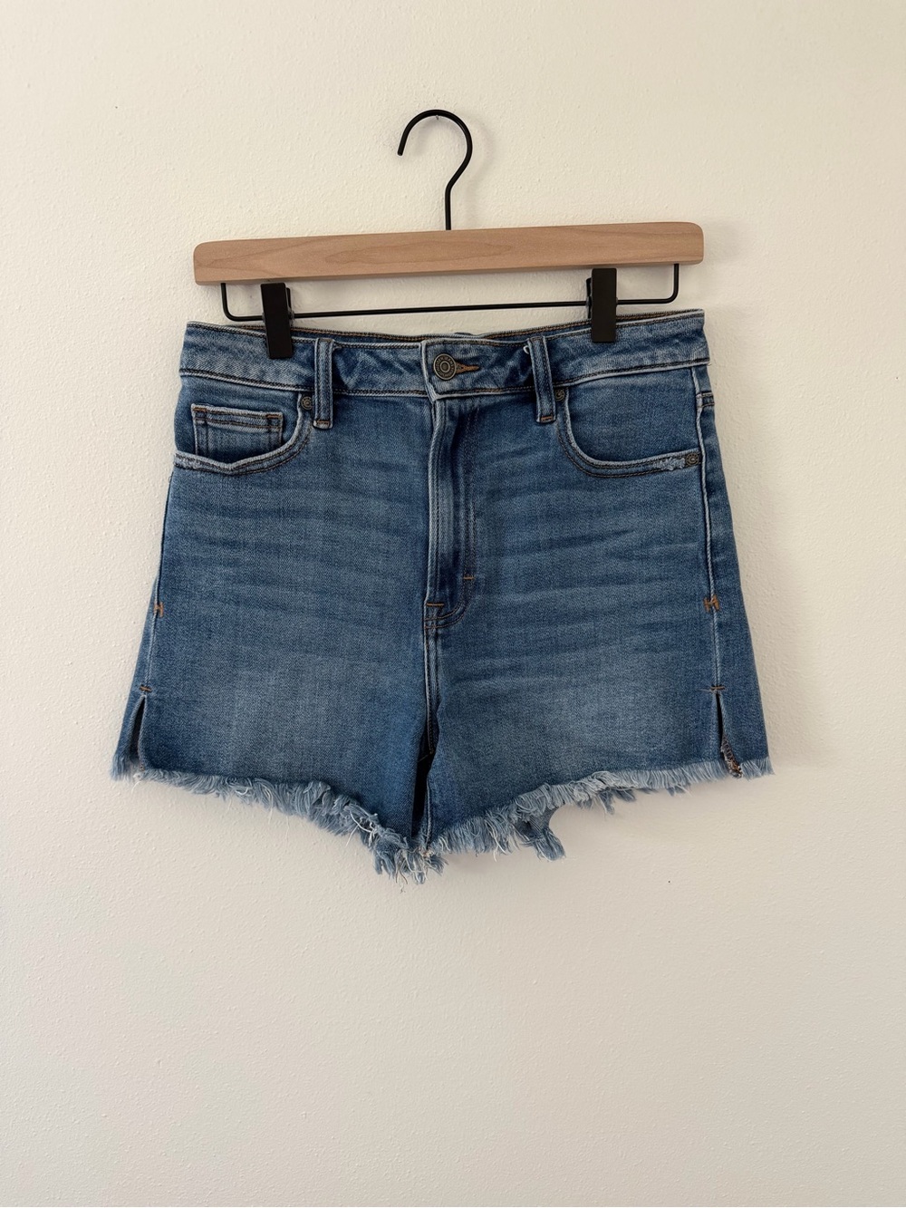 Buckle HIDDEN High Rise Raw Hem Coastal Cowgirl Cotton Denim Shorts size medium